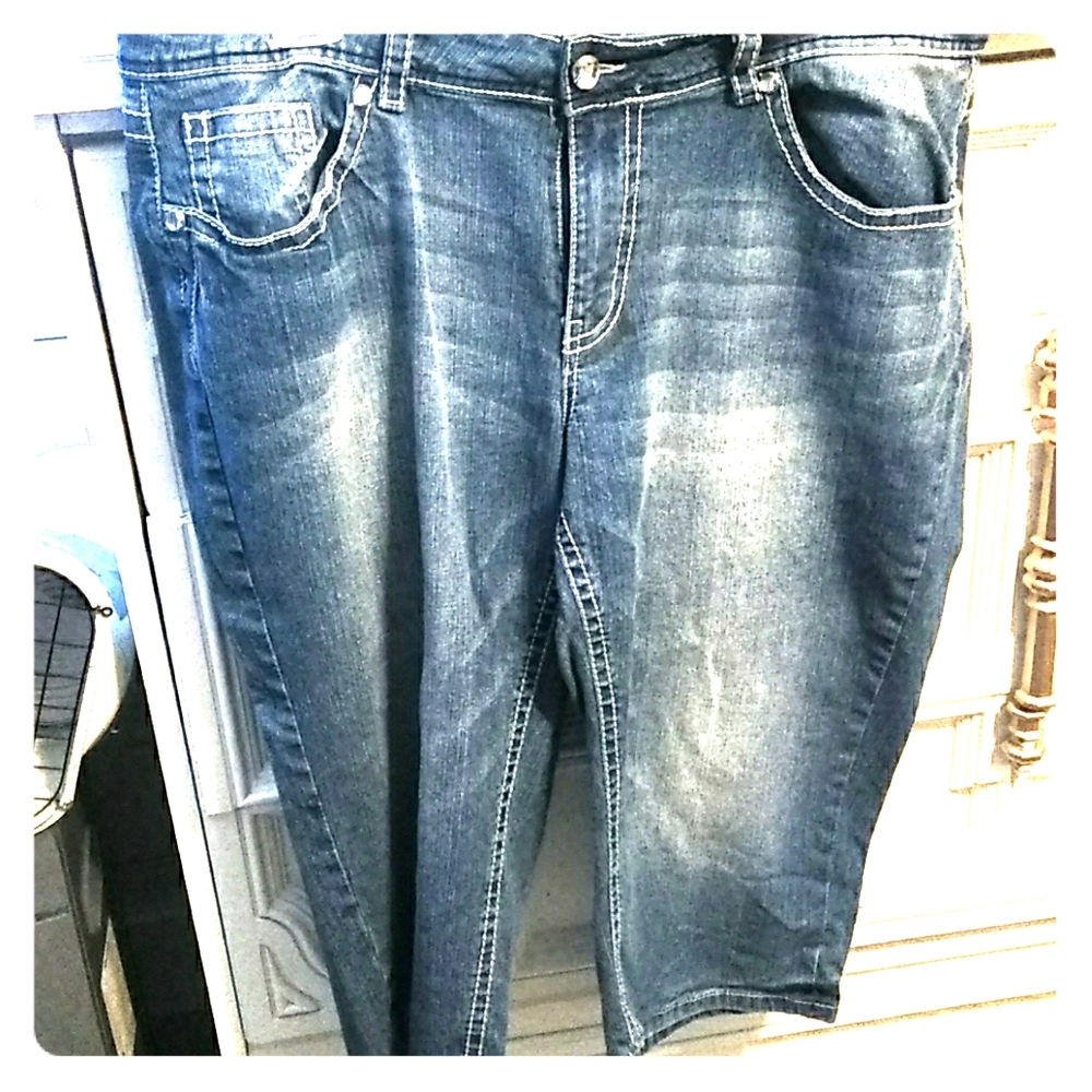 Distressed Capris Jeans